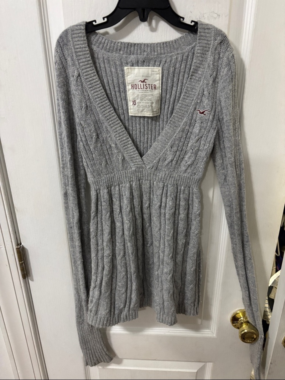 Hollister Light Gray Cable Knit V-Neck Sweater Top